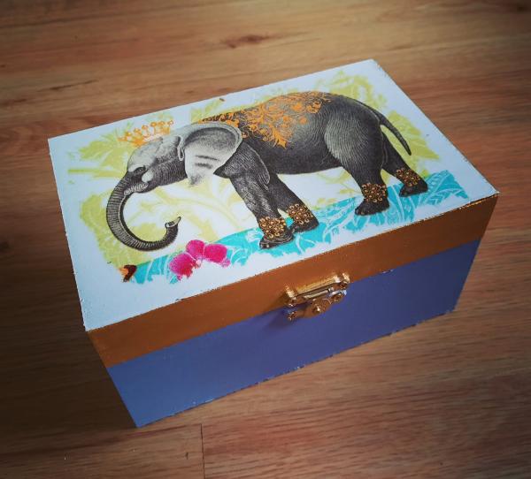 Holzbox Elephant & Flowes